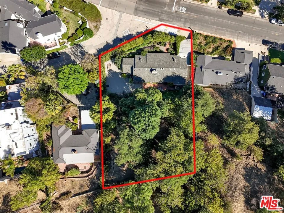 Sherman Oaks, California 91403, United States, 4 Bedrooms Bedrooms, ,2 BathroomsBathrooms,Residential,Active,230016