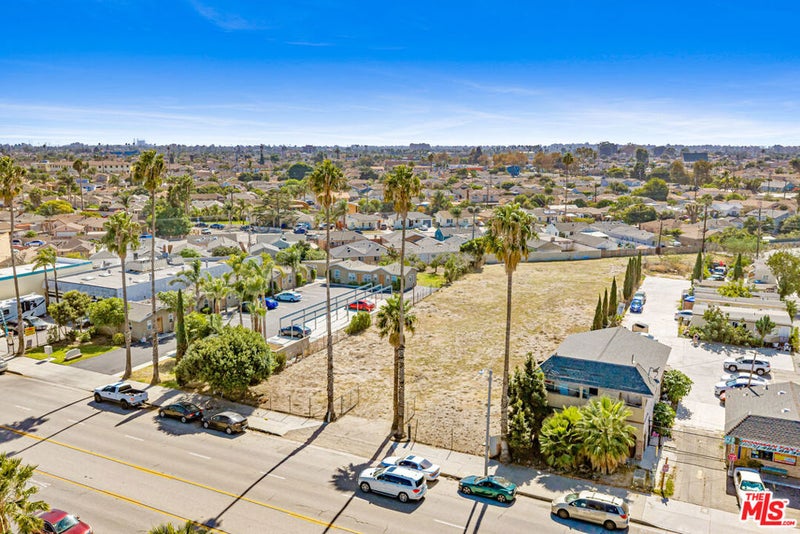 1263 S Oxnard Boulevard