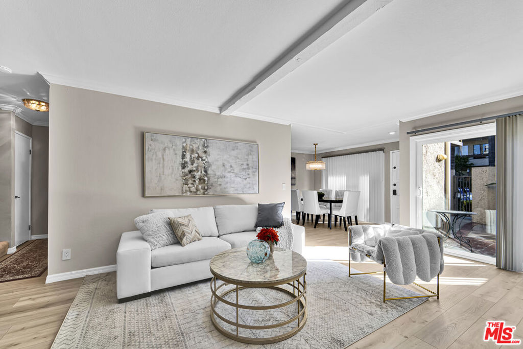 5800 Owensmouth Avenue 40