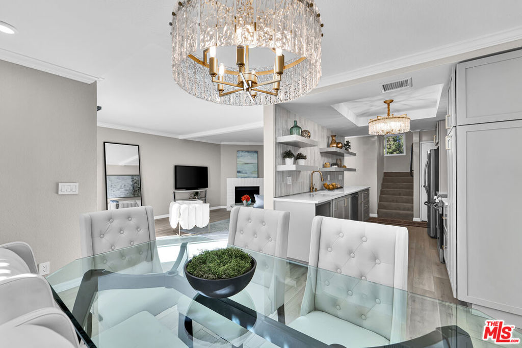 5800 Owensmouth Avenue 40