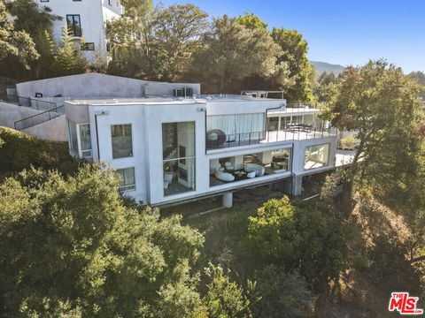 9716 Oak Pass Road Beverly Hills CA 90210