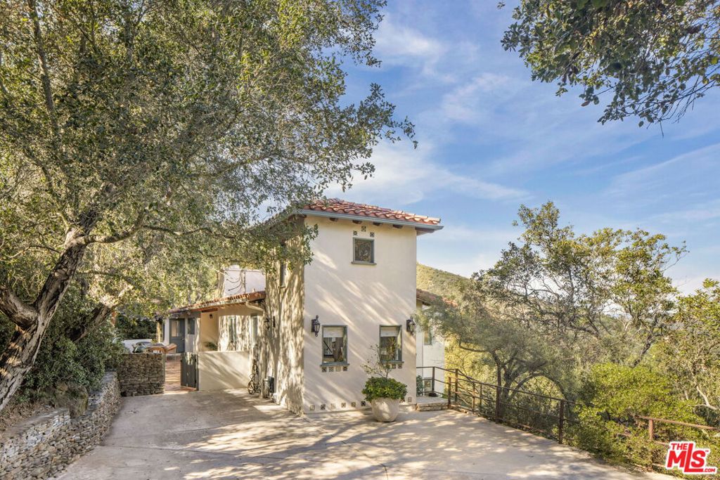 20155 Observation Drive