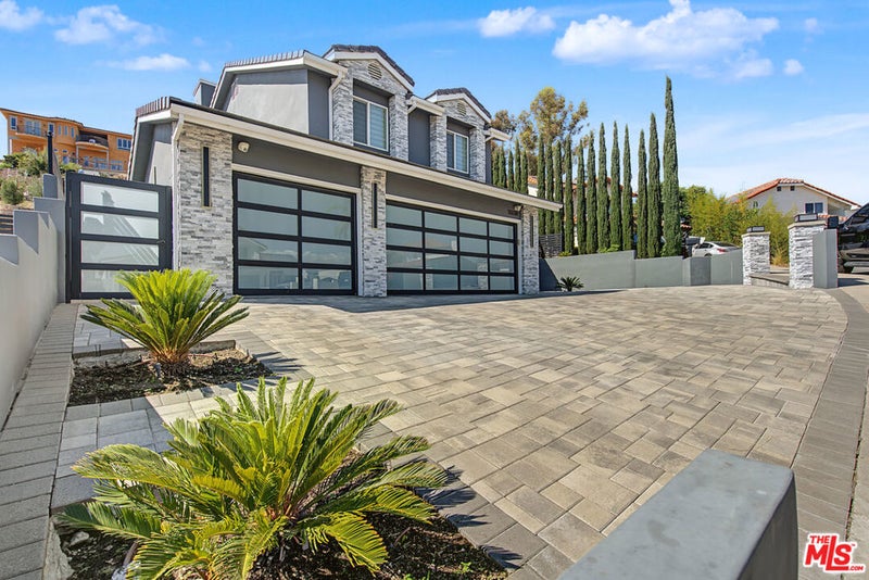 13039 Garris Avenue