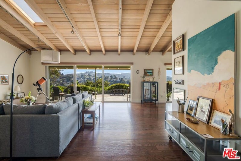 3823 Cody Road