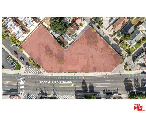 7577 Foothill Boulevard Tujunga CA 91042