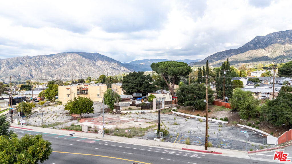 7577 Foothill Boulevard