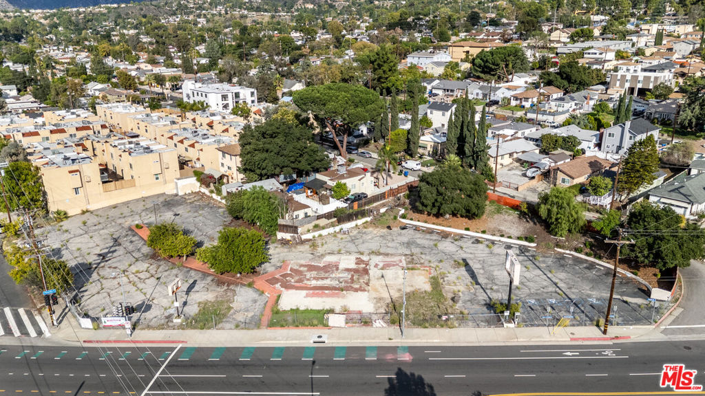 7577 Foothill Boulevard