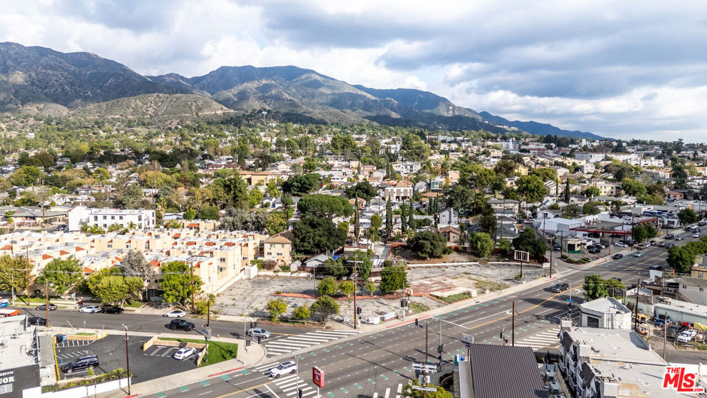 7577 Foothill Boulevard