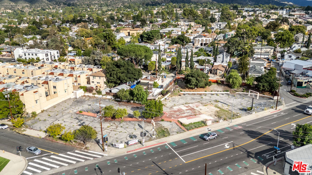 7577 Foothill Boulevard