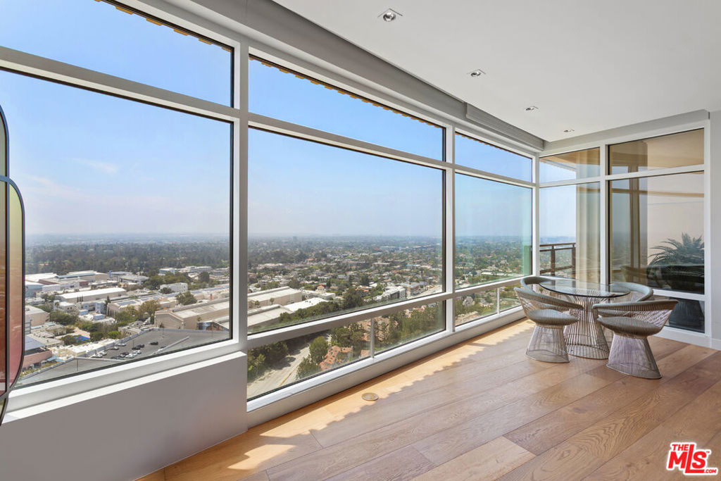 Properties 4 1 W Century Drive 23B
