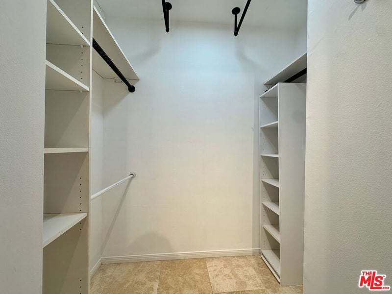 999 N Doheny Drive 711