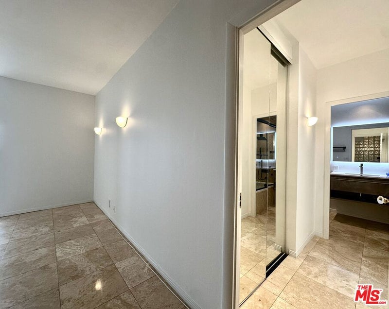 999 N Doheny Drive 711