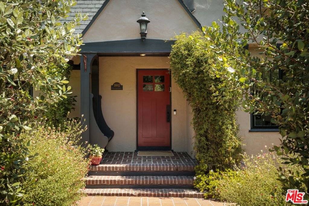 1602 Golf Club Drive
