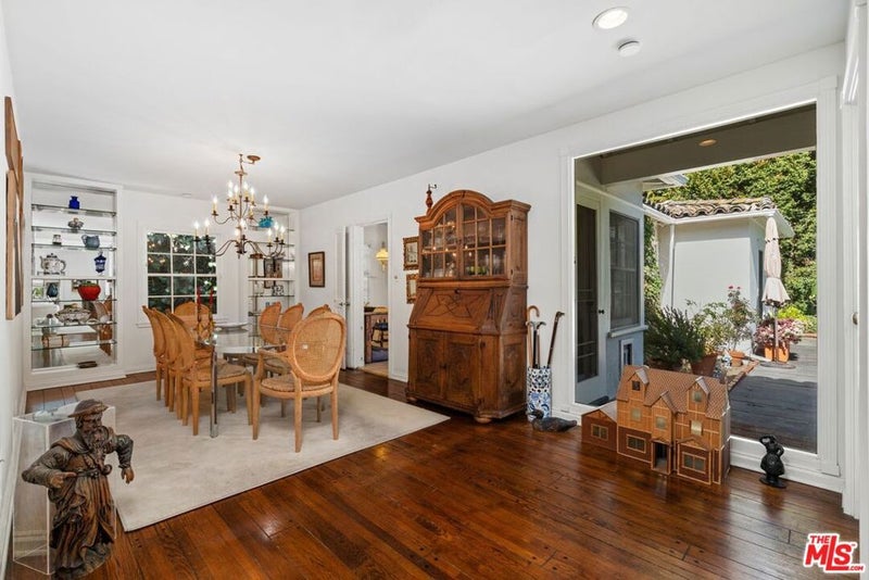 2736 Outpost Drive