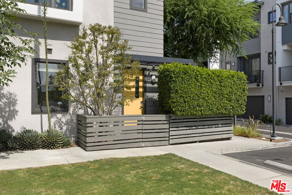 3931 Eagle Rock Boulevard 36