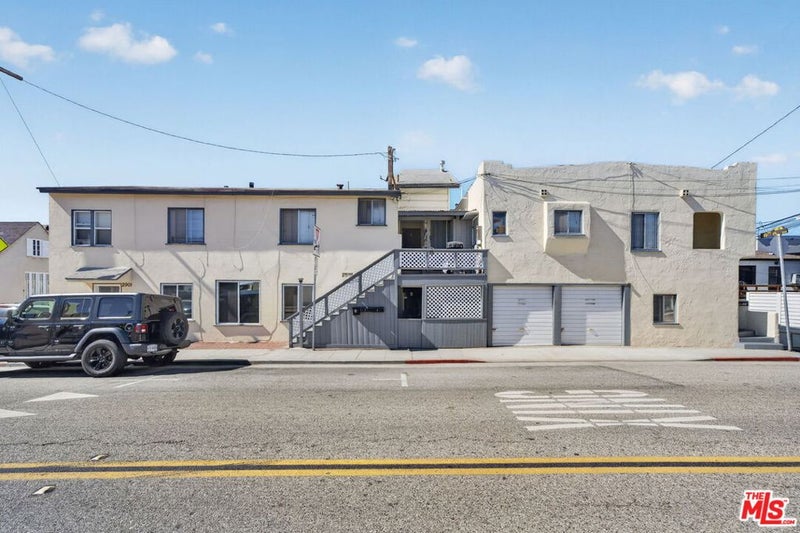 2901 Manhattan Avenue