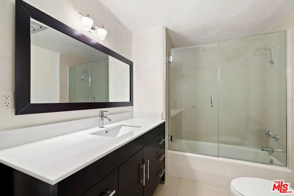 Los Angeles, California 90067, United States, 4 Bedrooms Bedrooms, ,5 BathroomsBathrooms,Residential,Pending,235352