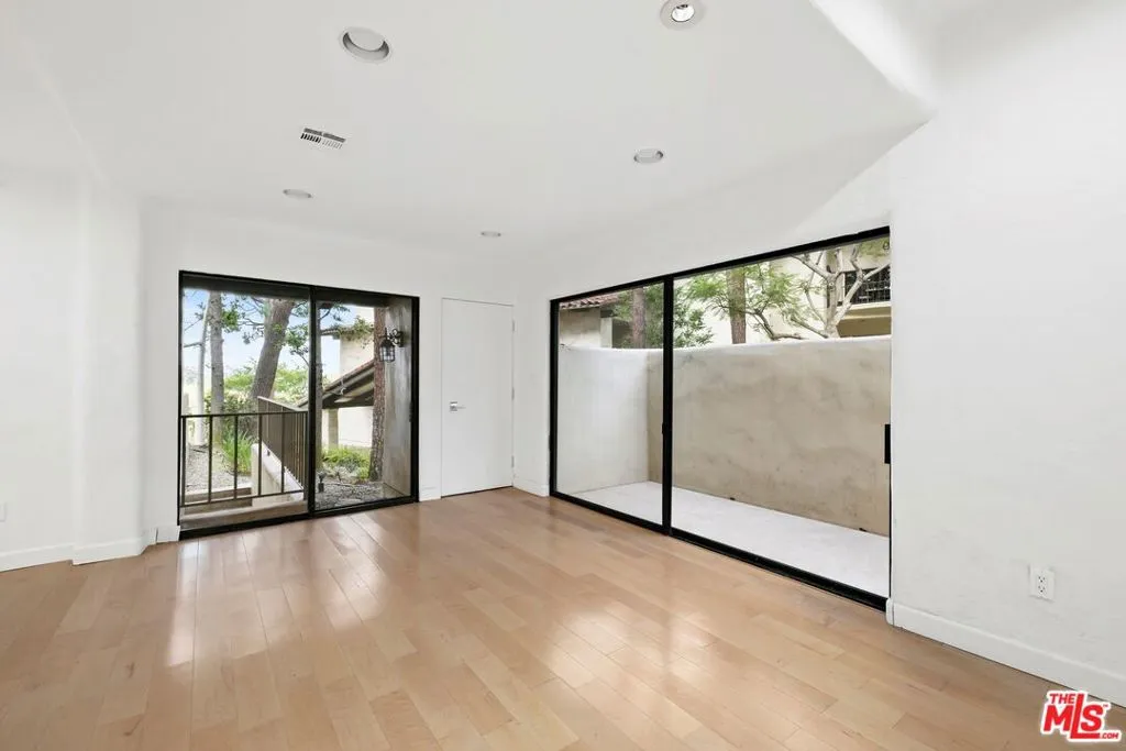 Los Angeles, California 90067, United States, 4 Bedrooms Bedrooms, ,5 BathroomsBathrooms,Residential,Pending,235352