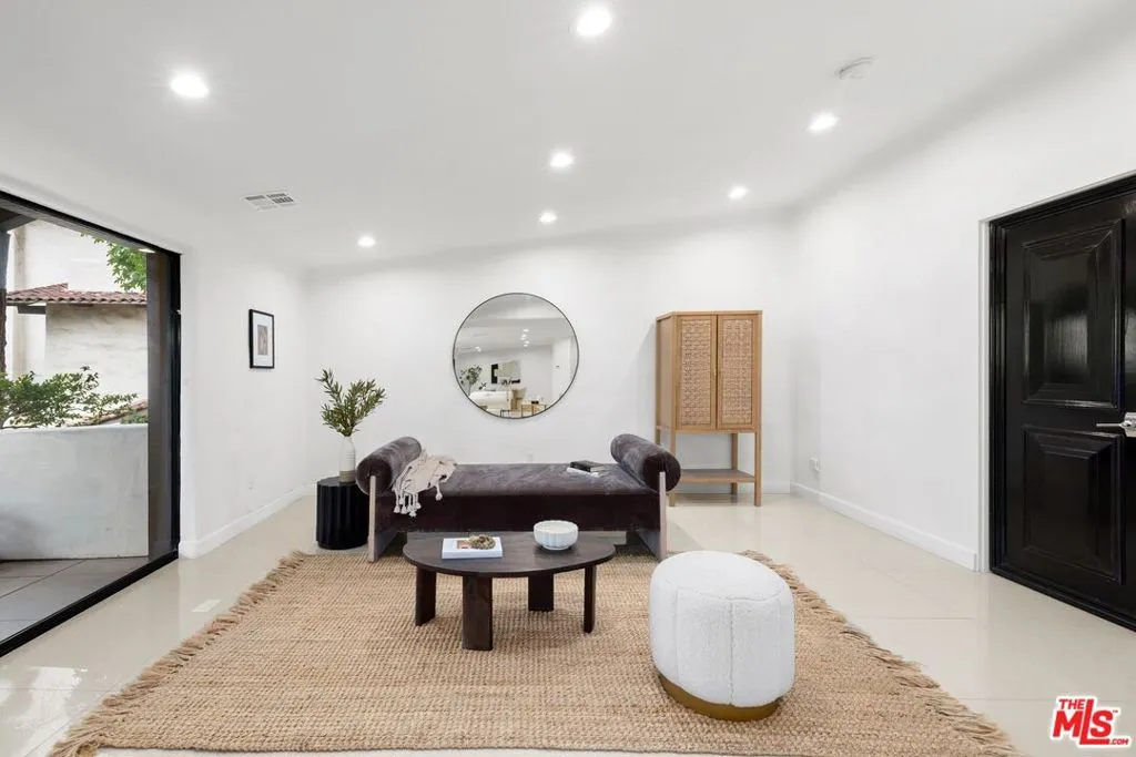 Los Angeles, California 90067, United States, 4 Bedrooms Bedrooms, ,5 BathroomsBathrooms,Residential,Pending,235352