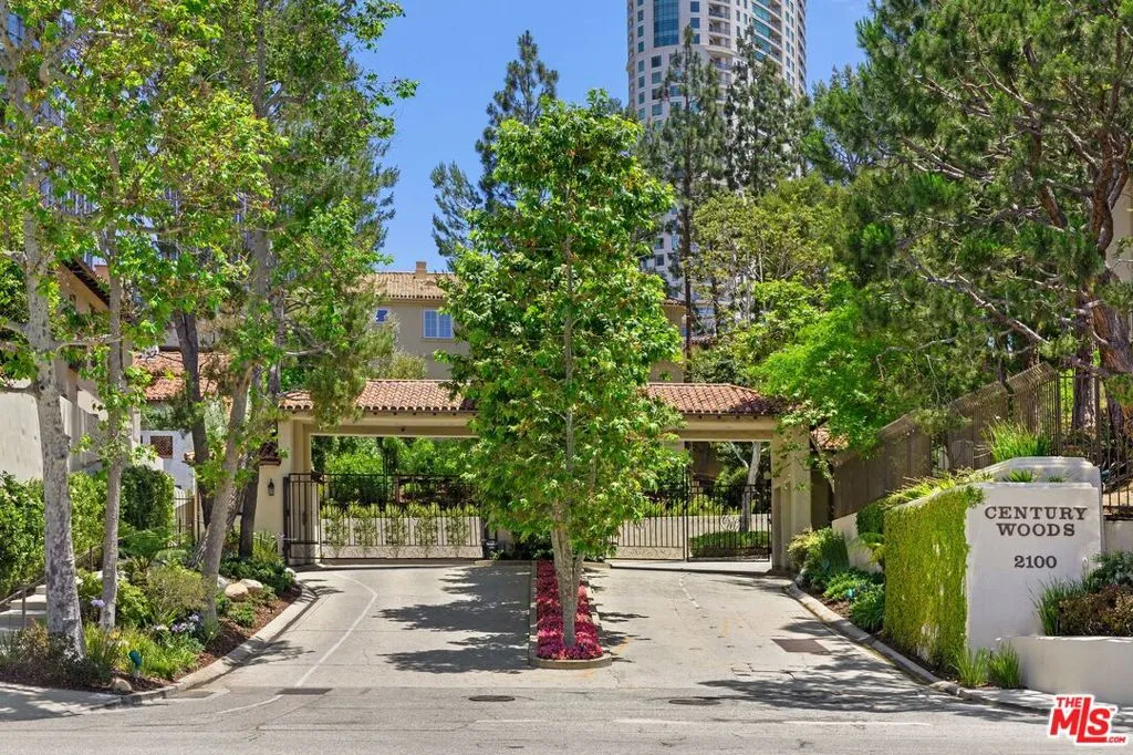 Los Angeles, California 90067, United States, 4 Bedrooms Bedrooms, ,5 BathroomsBathrooms,Residential,Pending,235352