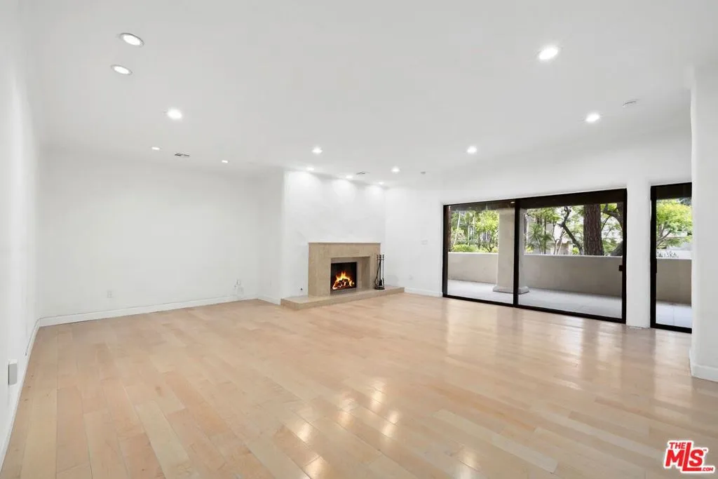 Los Angeles, California 90067, United States, 4 Bedrooms Bedrooms, ,5 BathroomsBathrooms,Residential,Pending,235352