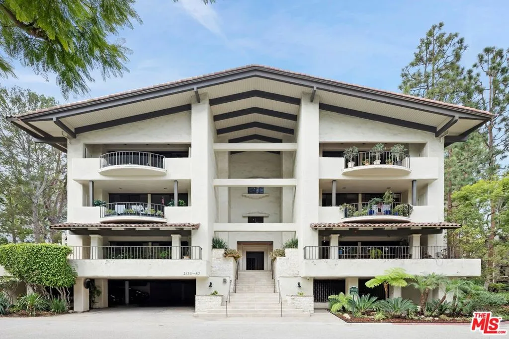 Los Angeles, California 90067, United States, 4 Bedrooms Bedrooms, ,5 BathroomsBathrooms,Residential,Pending,235352