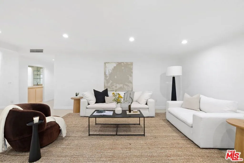 Los Angeles, California 90067, United States, 4 Bedrooms Bedrooms, ,5 BathroomsBathrooms,Residential,Pending,235352