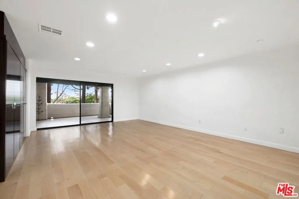 Los Angeles, California 90067, United States, 4 Bedrooms Bedrooms, ,5 BathroomsBathrooms,Residential,Pending,235352