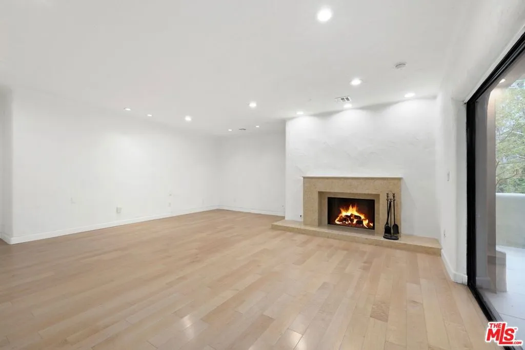 Los Angeles, California 90067, United States, 4 Bedrooms Bedrooms, ,5 BathroomsBathrooms,Residential,Pending,235352