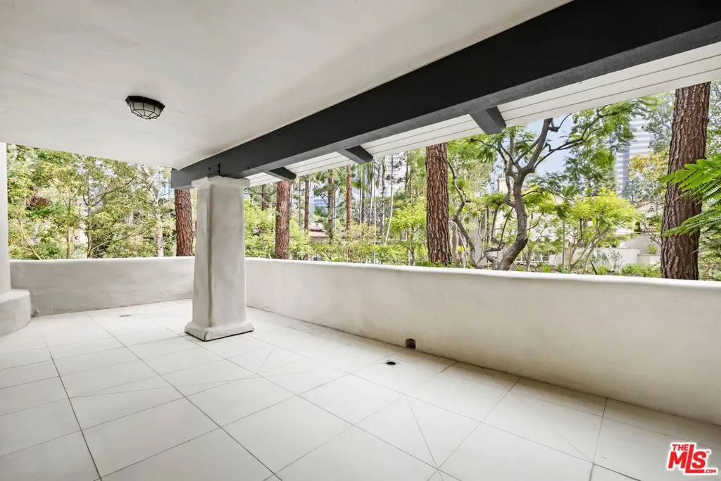 Los Angeles, California 90067, United States, 4 Bedrooms Bedrooms, ,5 BathroomsBathrooms,Residential,Pending,235352