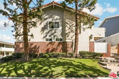 Photo of 710 N GUADALUPE Avenue #6, Redondo Beach, CA 90277 (MLS # 26103318)