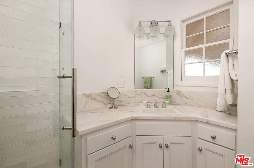 Santa Barbara, California 93108, United States, 3 Bedrooms Bedrooms, ,4 BathroomsBathrooms,Residential,Active,255157