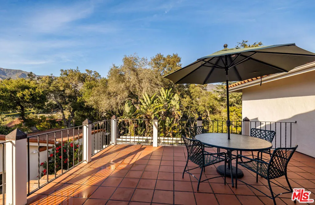 Santa Barbara, California 93108, United States, 3 Bedrooms Bedrooms, ,4 BathroomsBathrooms,Residential,Active,255157