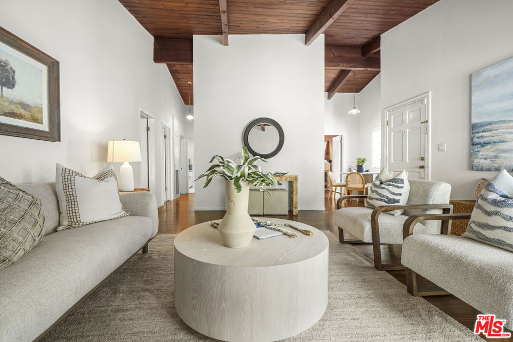 1113 N Beverly Glen Boulevard