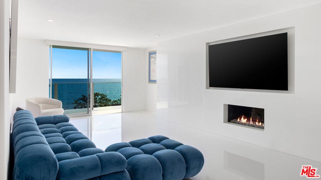 22548 Pacific Coast Highway 203