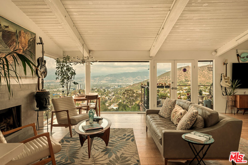 7185 Pacific View Drive