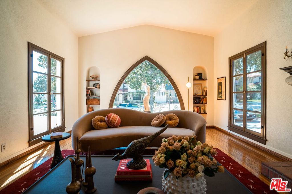 1102 La Zanja Drive
