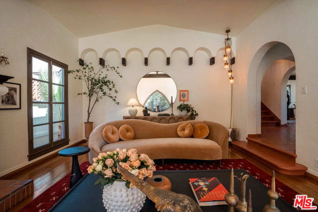 1102 La Zanja Drive