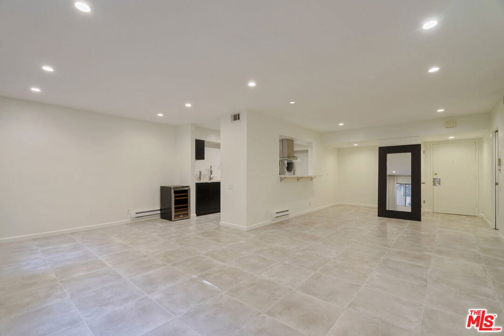 1025 N Kings Road 119