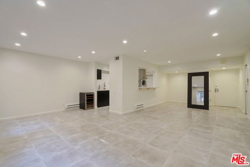 1025 N Kings Road 119