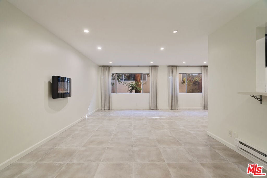 1025 N Kings Road 119