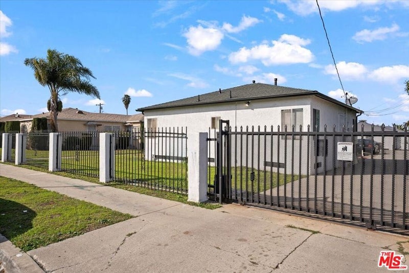1525 W 105th Street