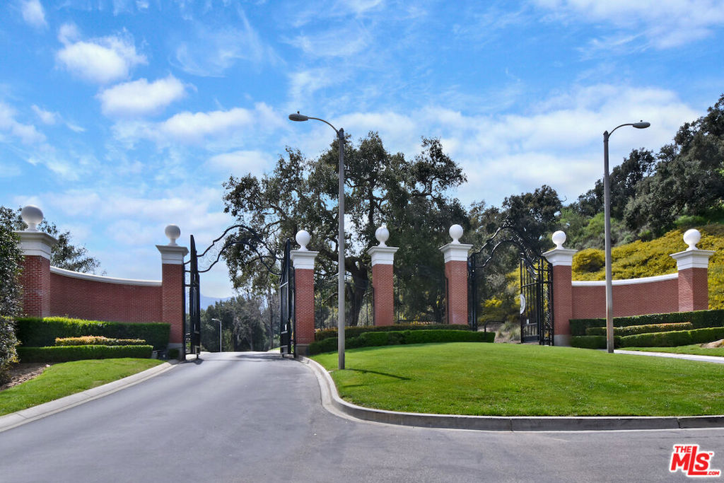 2431 Swanfield Court