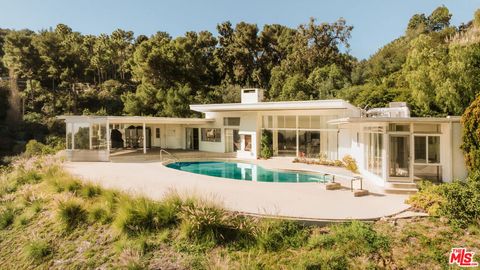 7300 Mulholland Drive Los Angeles CA 90046