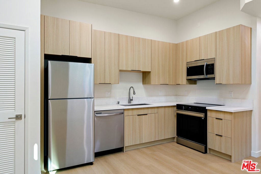 954 N San Vicente Boulevard 10