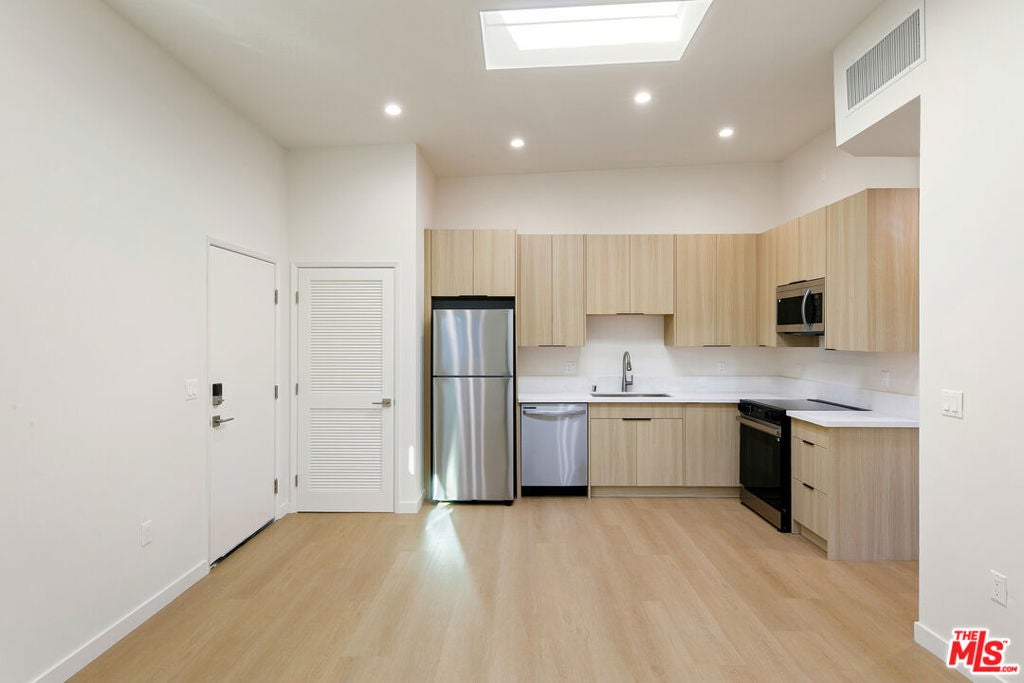 954 N San Vicente Boulevard 10