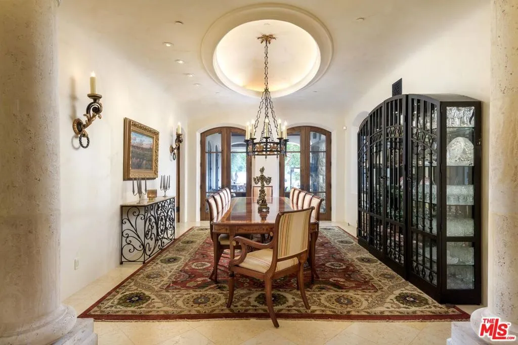 Carpinteria, California 93013, United States, 5 Bedrooms Bedrooms, ,8 BathroomsBathrooms,Residential,Active,254337