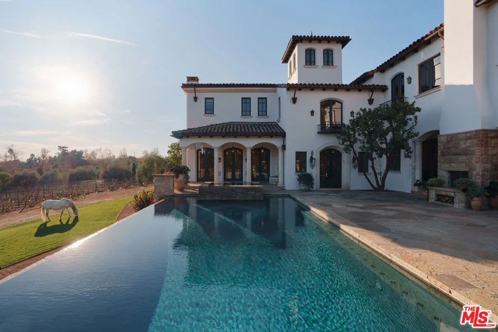 Carpinteria, California 93013, United States, 5 Bedrooms Bedrooms, ,8 BathroomsBathrooms,Residential,Active,254337