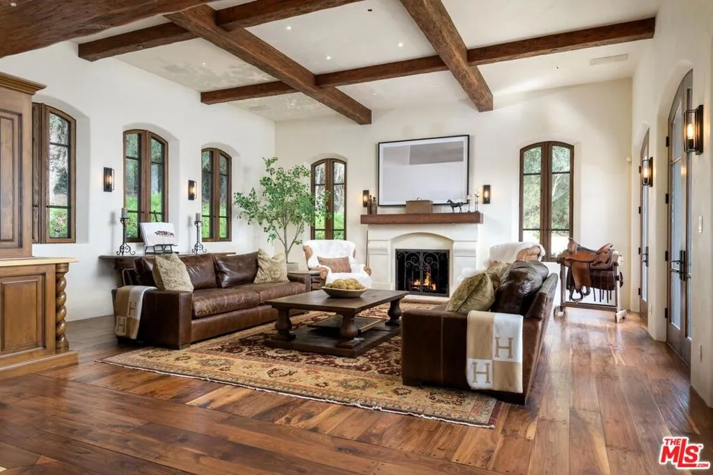 Carpinteria, California 93013, United States, 5 Bedrooms Bedrooms, ,8 BathroomsBathrooms,Residential,Active,254337