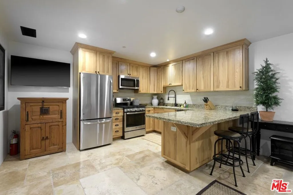 Carpinteria, California 93013, United States, 5 Bedrooms Bedrooms, ,8 BathroomsBathrooms,Residential,Active,254337